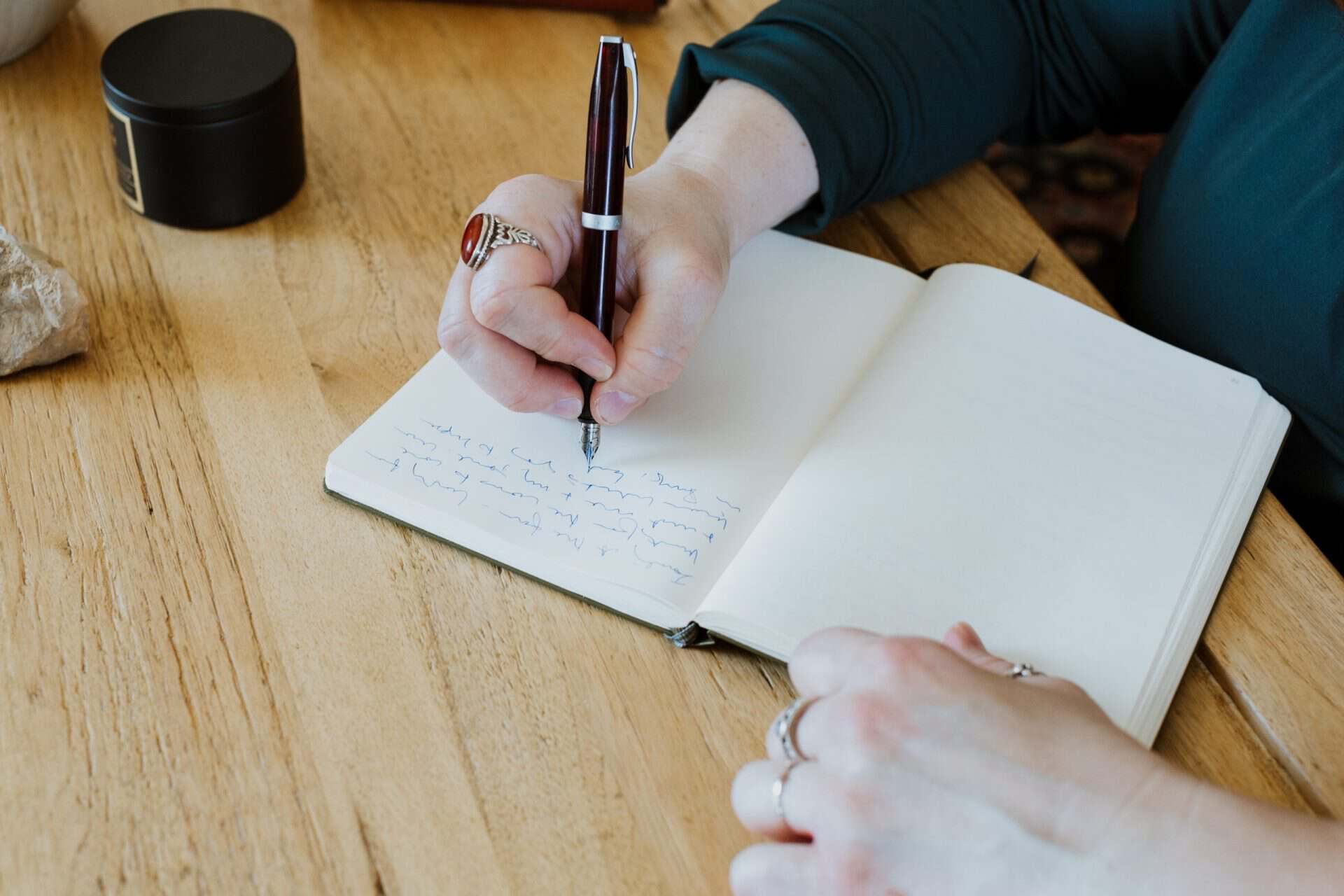 Senior workshop critiquing drafts